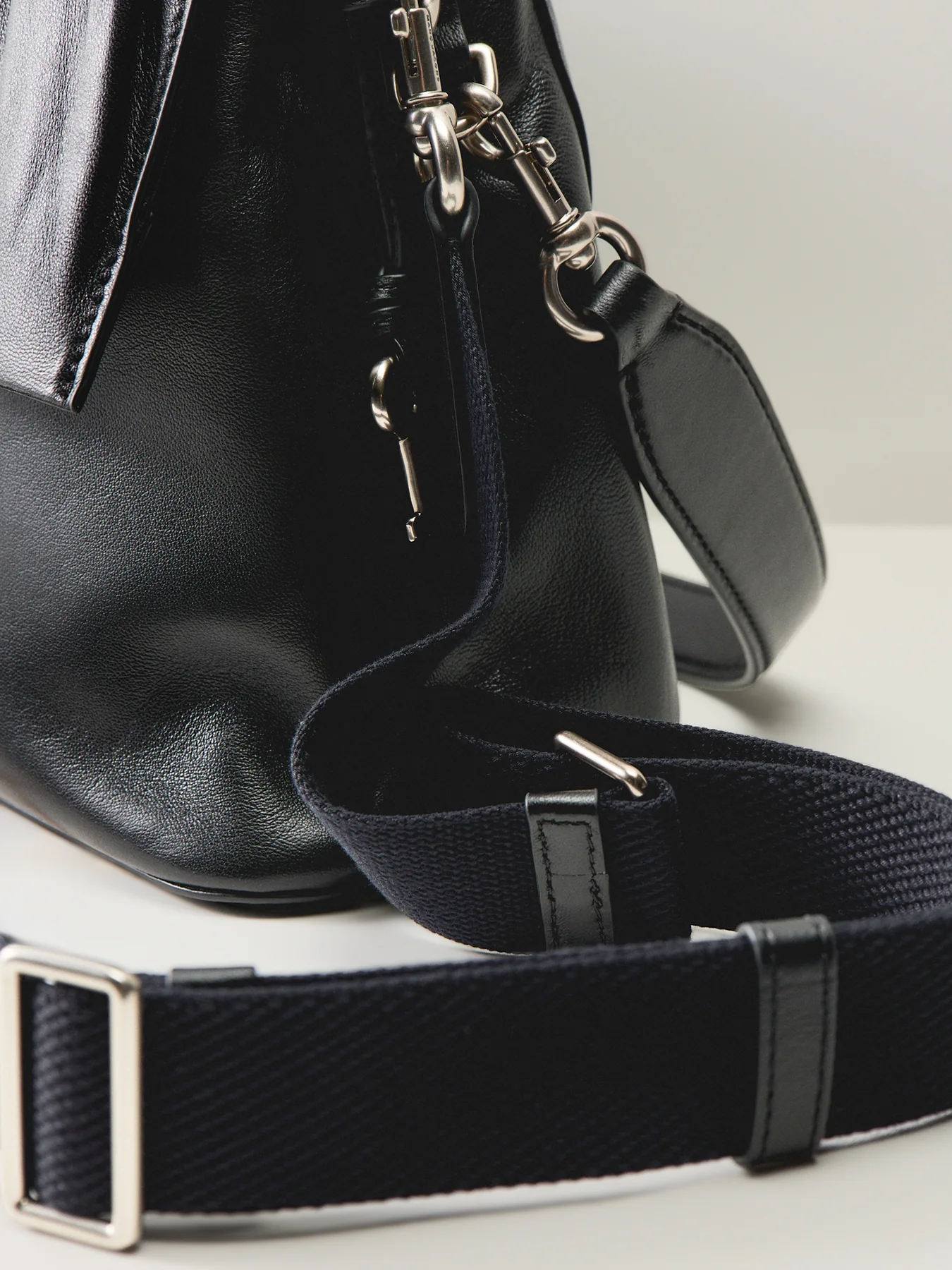 Cristina Messenger Bag Black - Image 5
