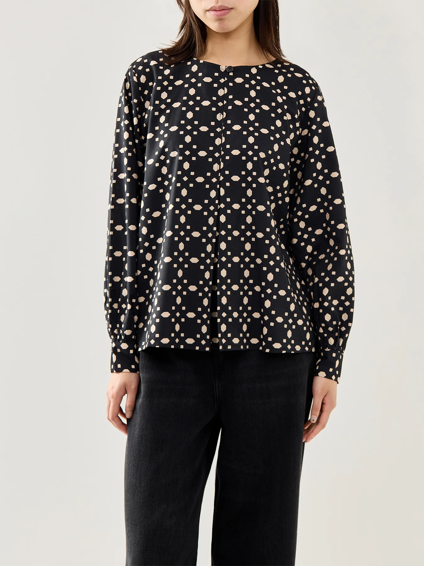 MaDoella Print Long Sleeve Top Black - Image 4
