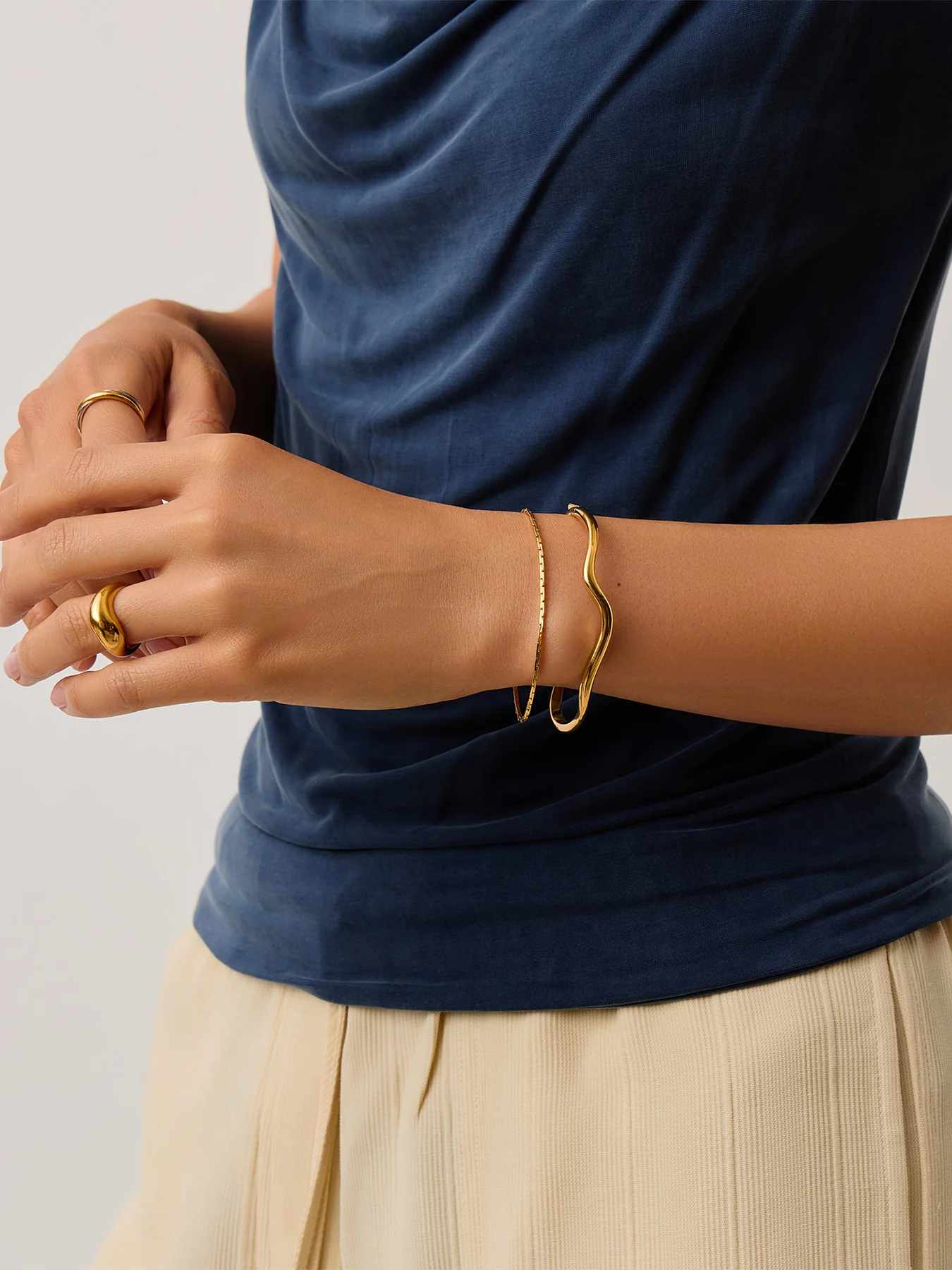 Molten Hinged Bangle Gold - Image 2