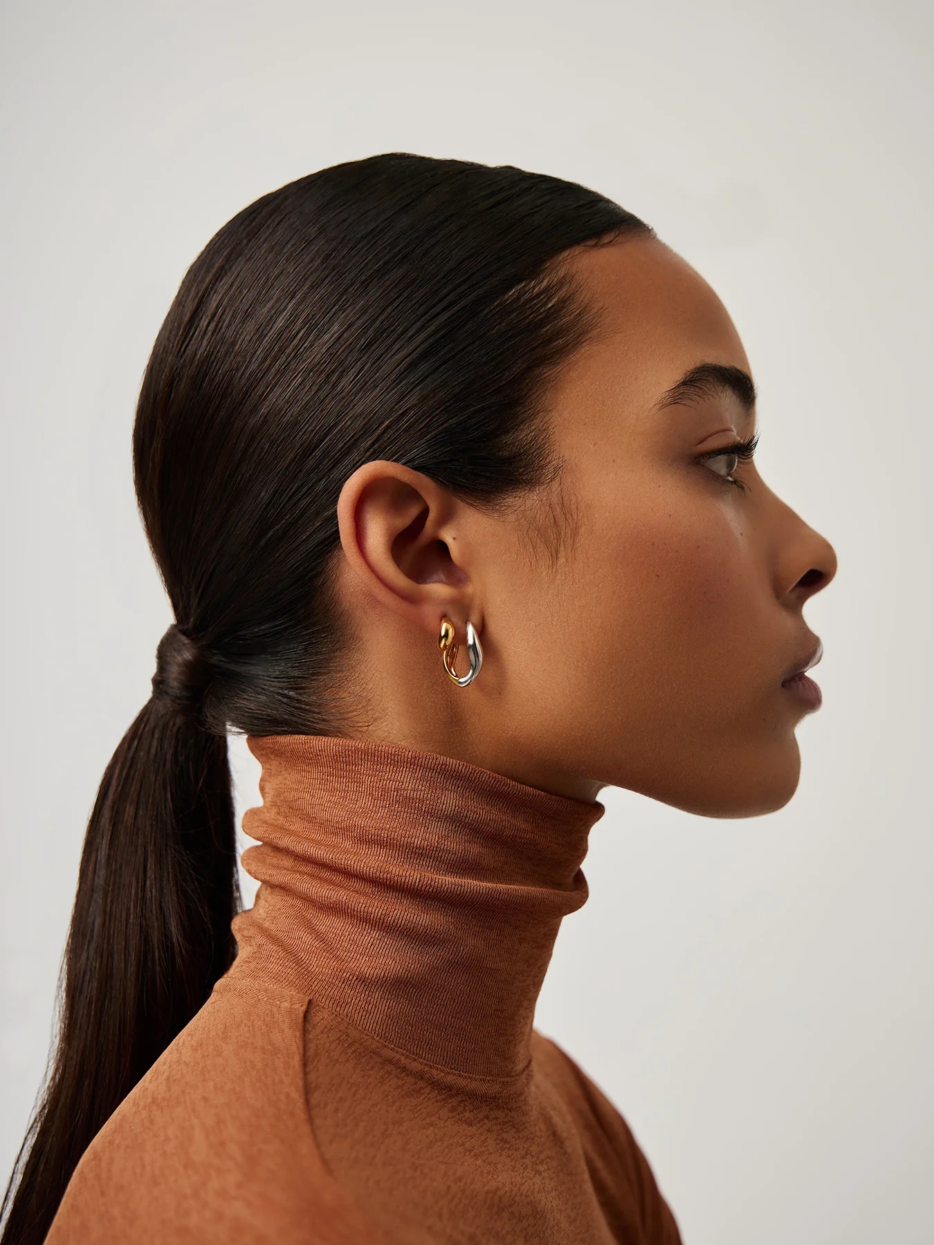 Savi Signature Small Hoop Earrings Mixed - Image 3