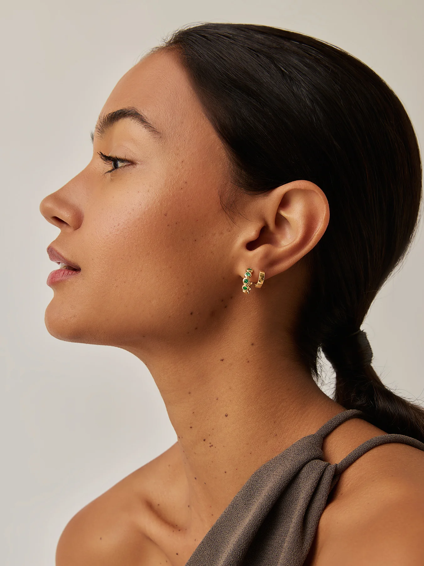 Tennis Small Hoop Earrings Gold/Green - Image 2