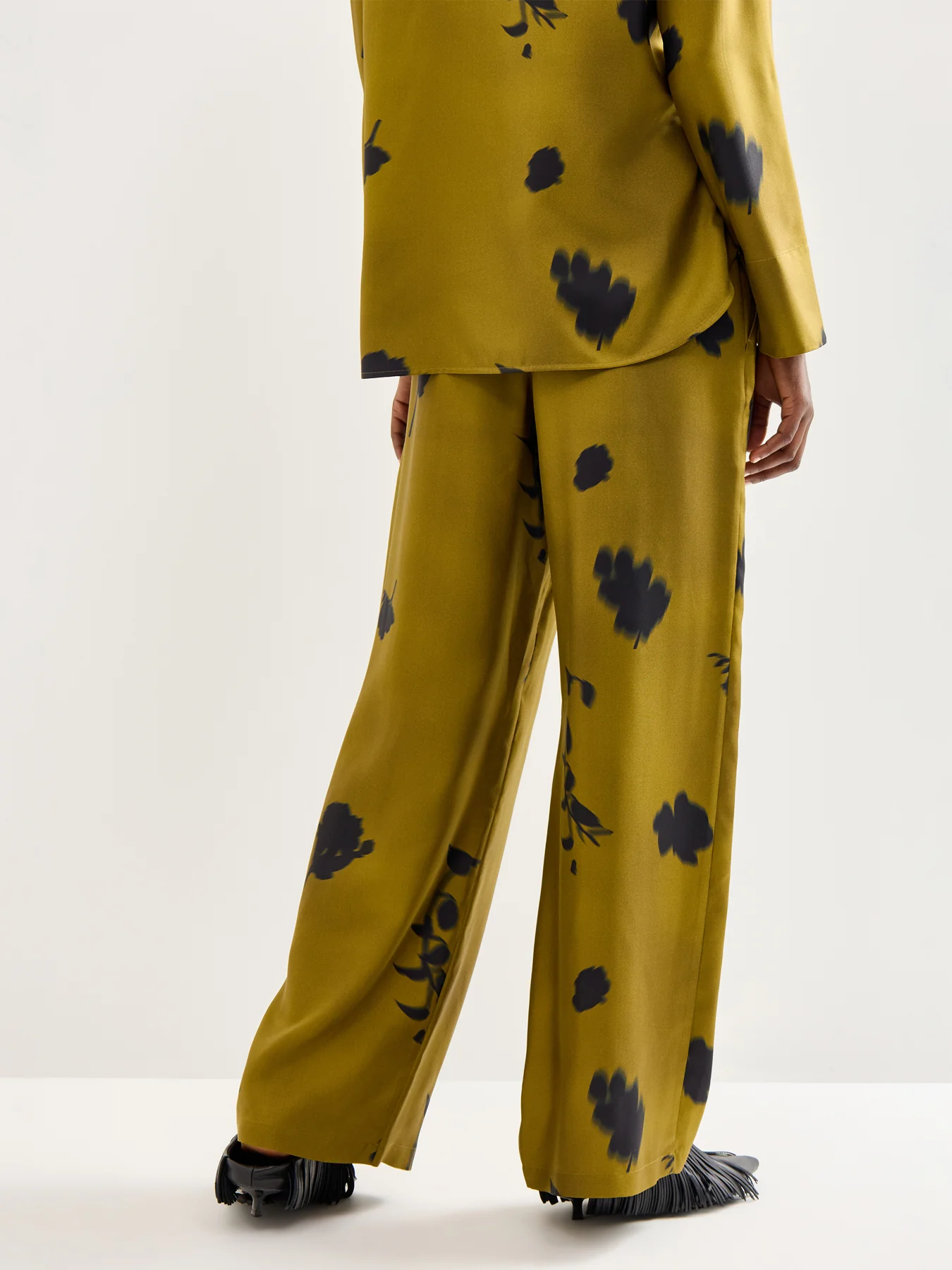 Helga Silk Printed Wide Leg Trouser Elastic Waist Olive Green - Image 5
