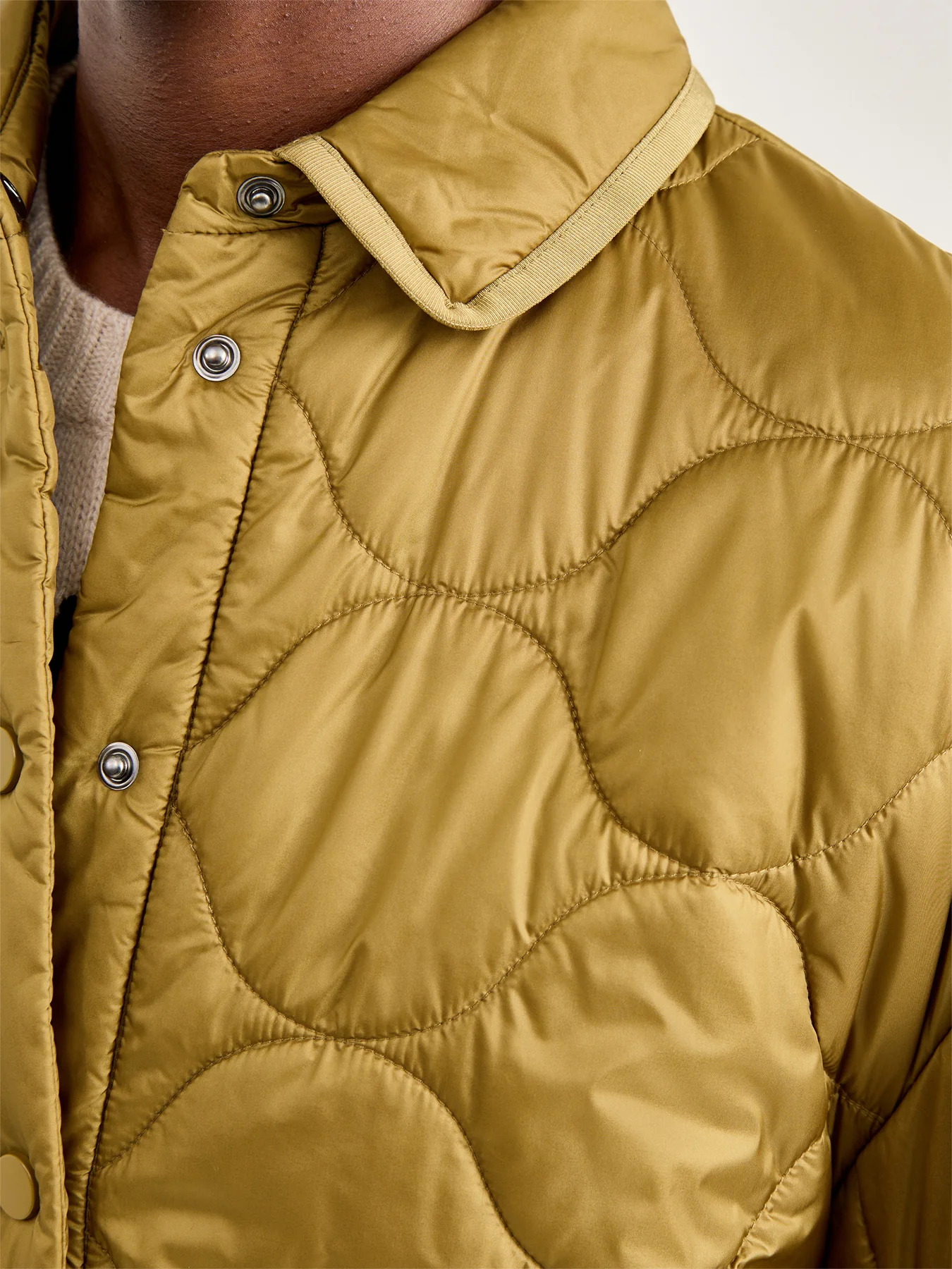 Zante Light Quilted Jacket Olive Green - Image 3