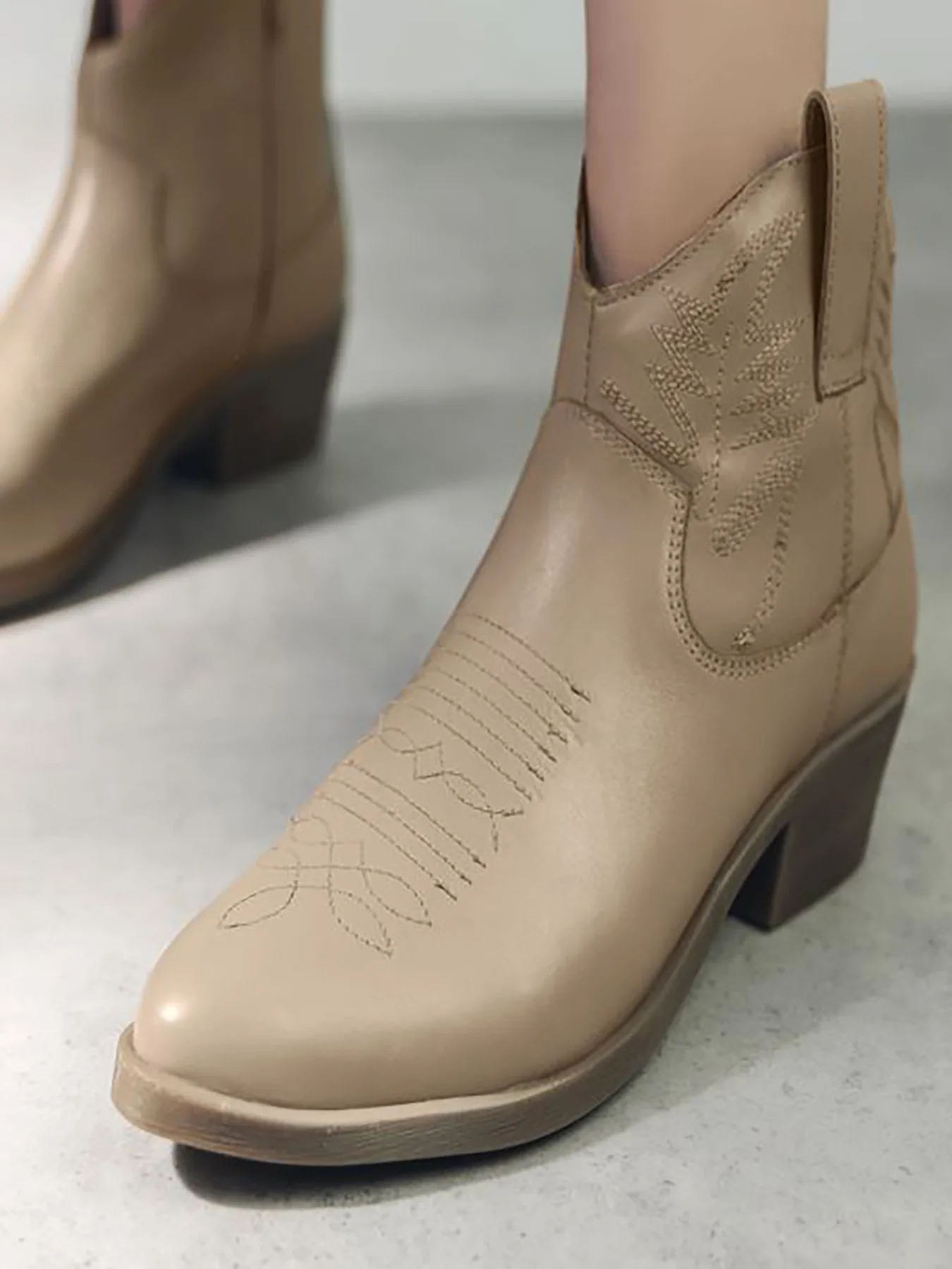 Bracknell Leather Ankle Boots Neutral - Image 4