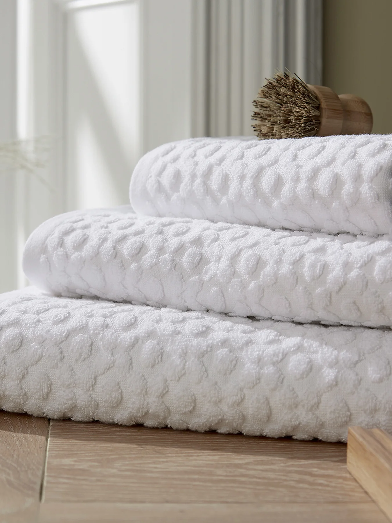 White Fae Sculpted Hand Towel - Image 2