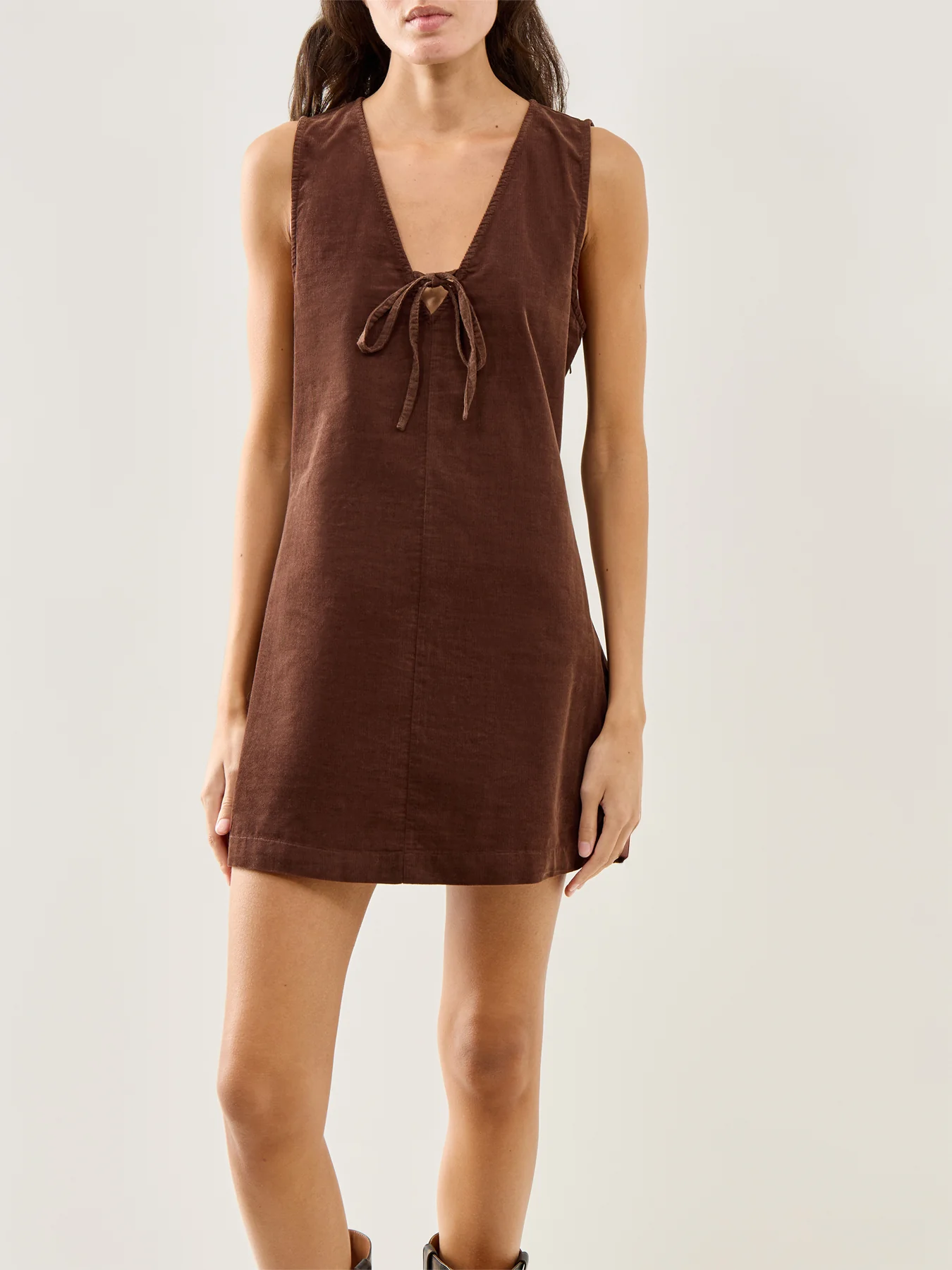 Nila Short-Sleeve Mini Dress Brown - Image 4