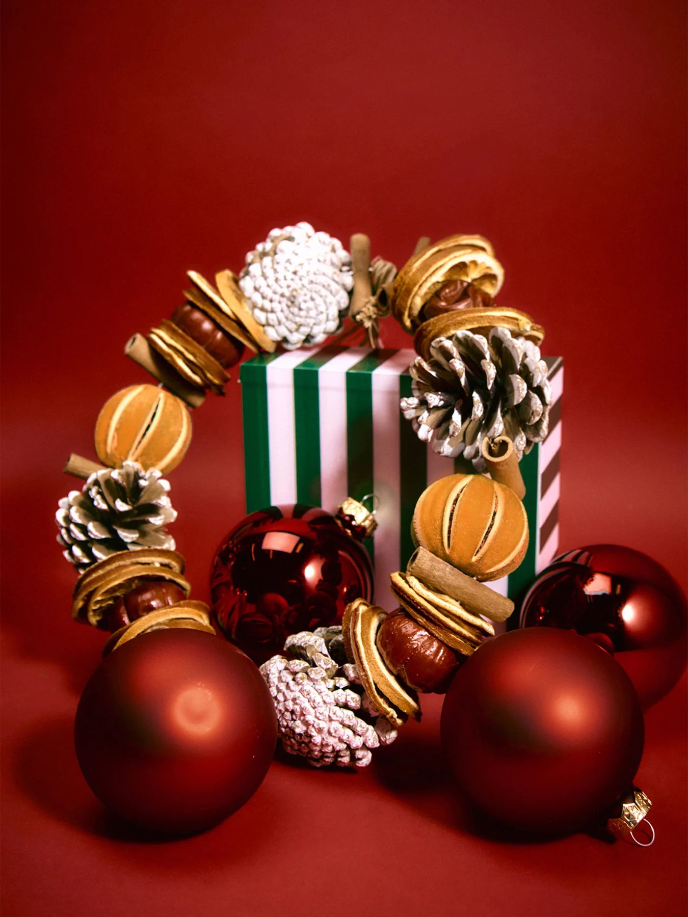 Winter Circle Orange Christmas Wreath - Image 2