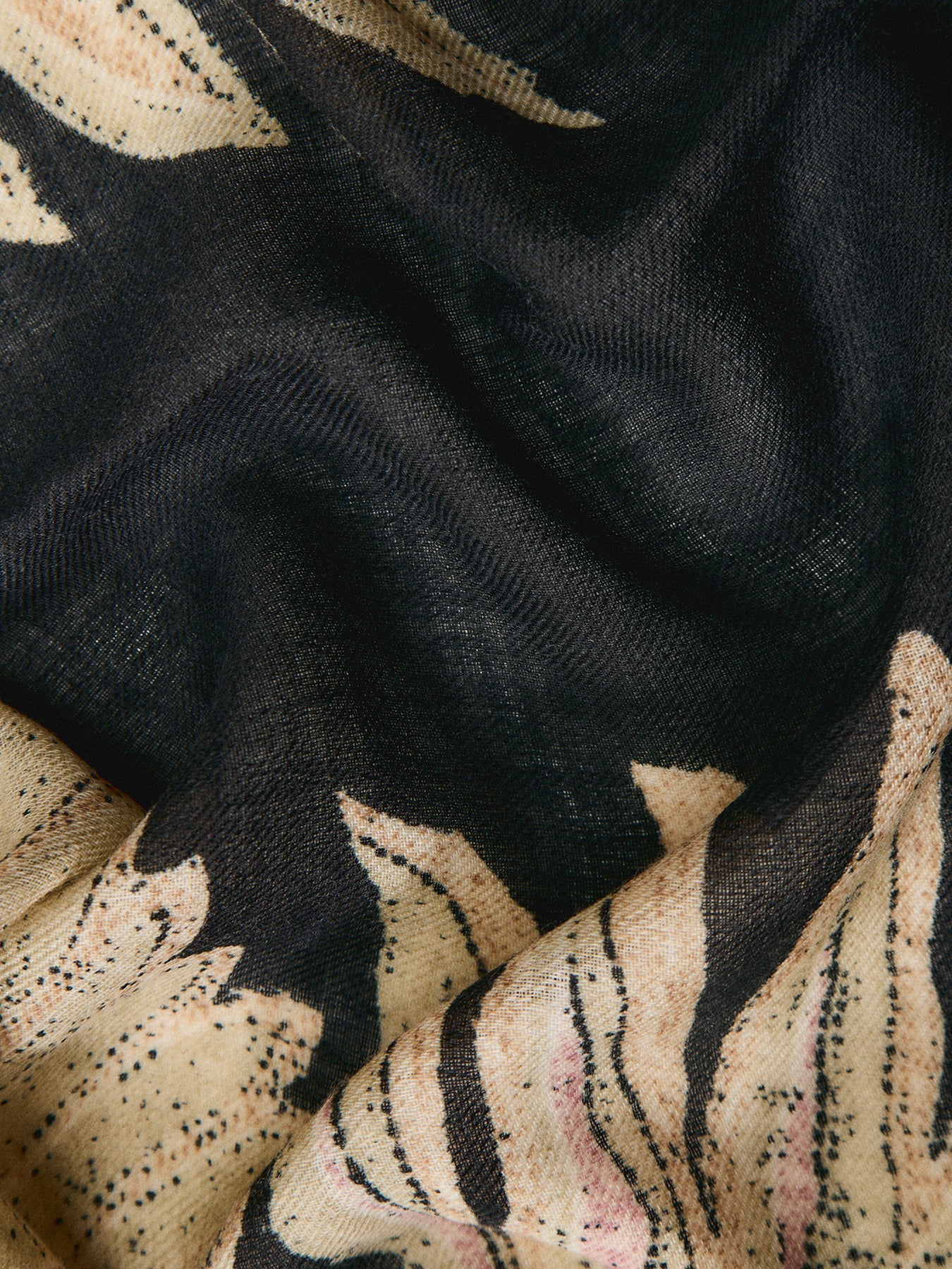 Crane Black Wool Scarf - Image 3