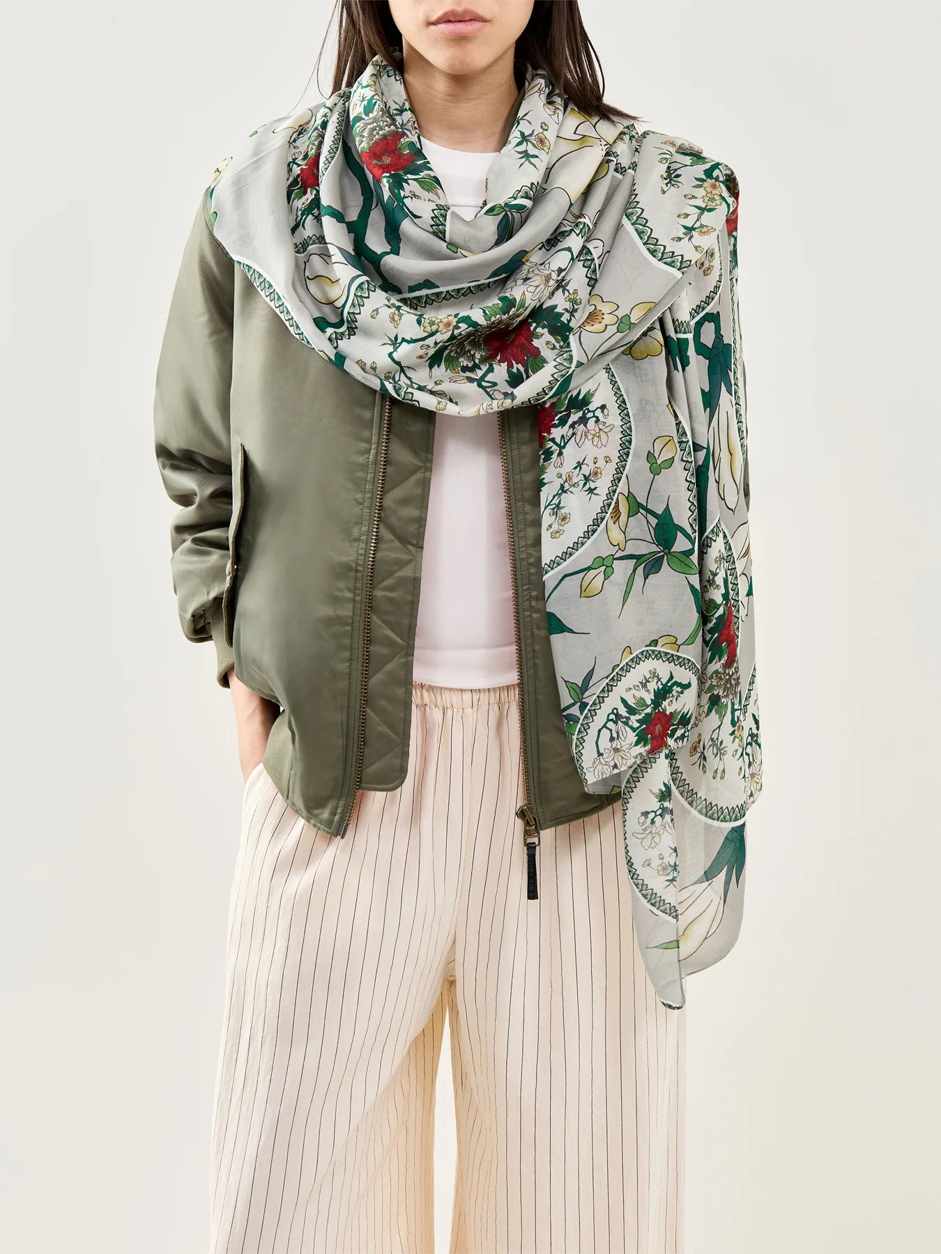 Magnolia Plates Print Scarf Beige - Image 2