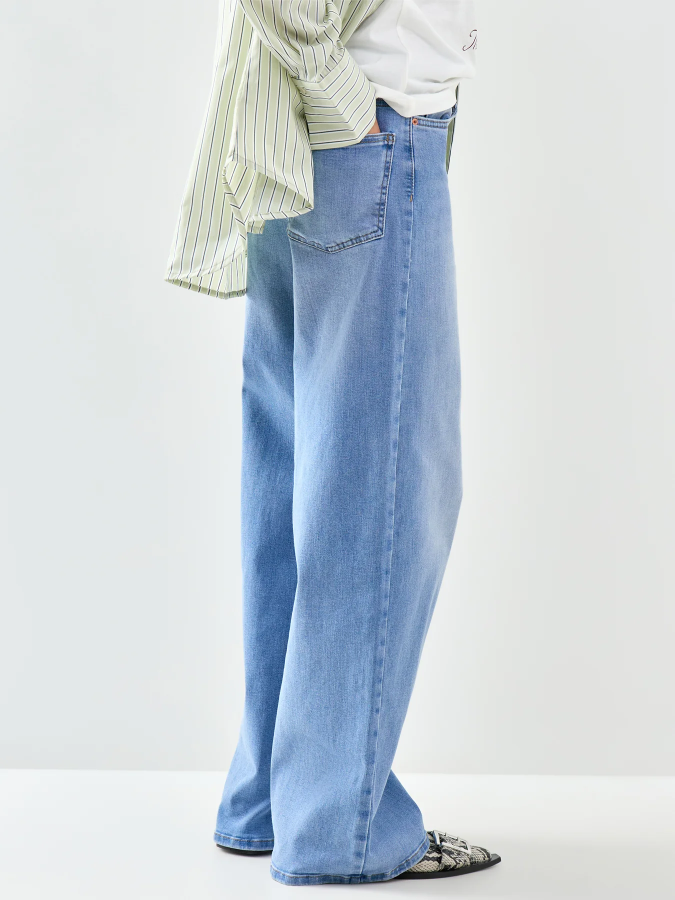 Madison High Waist Wide Leg Jeans 32 Inch Light Blue - Image 5