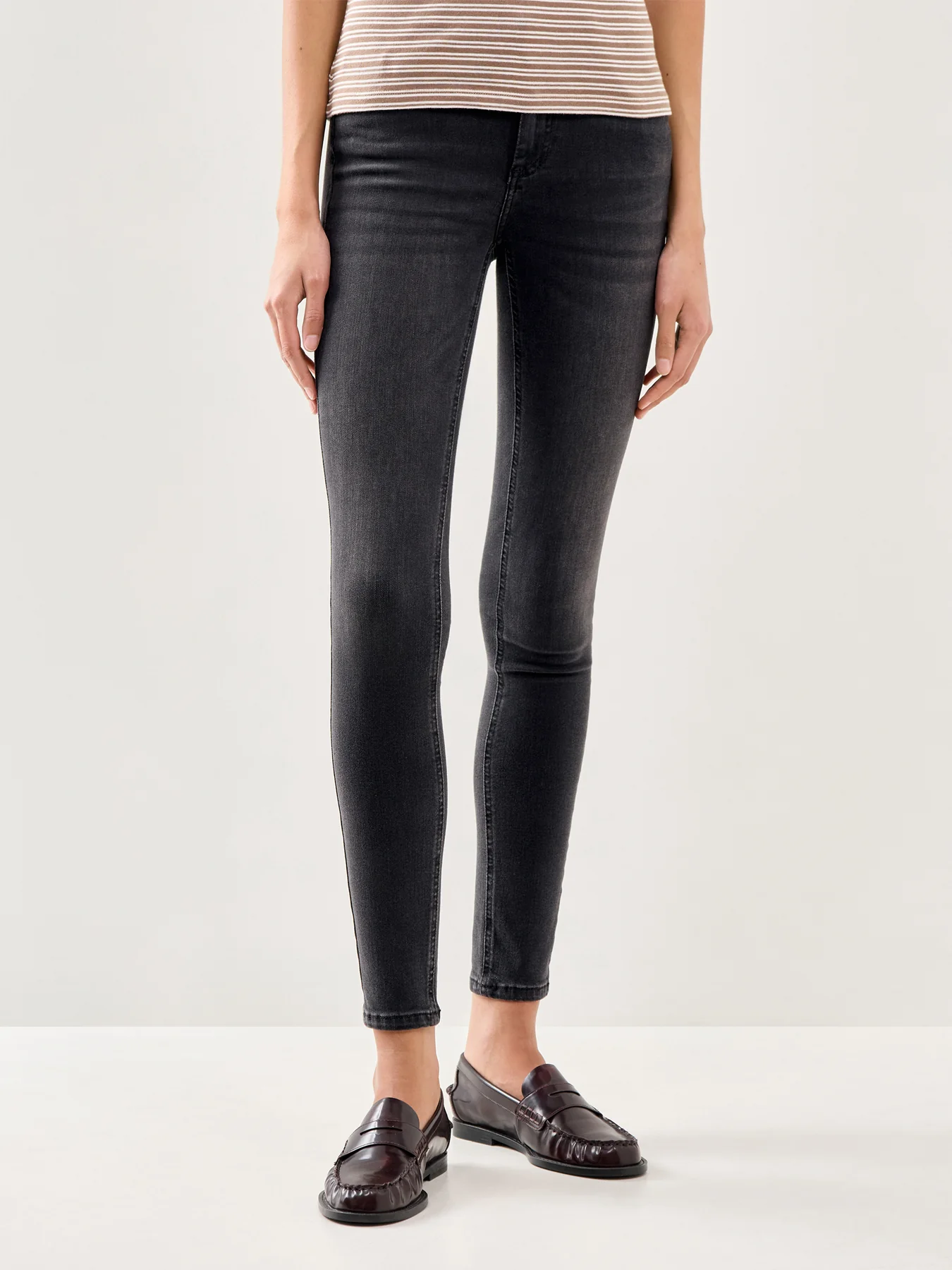 Blush Mid Waist Skinny Jeans Black - Image 4