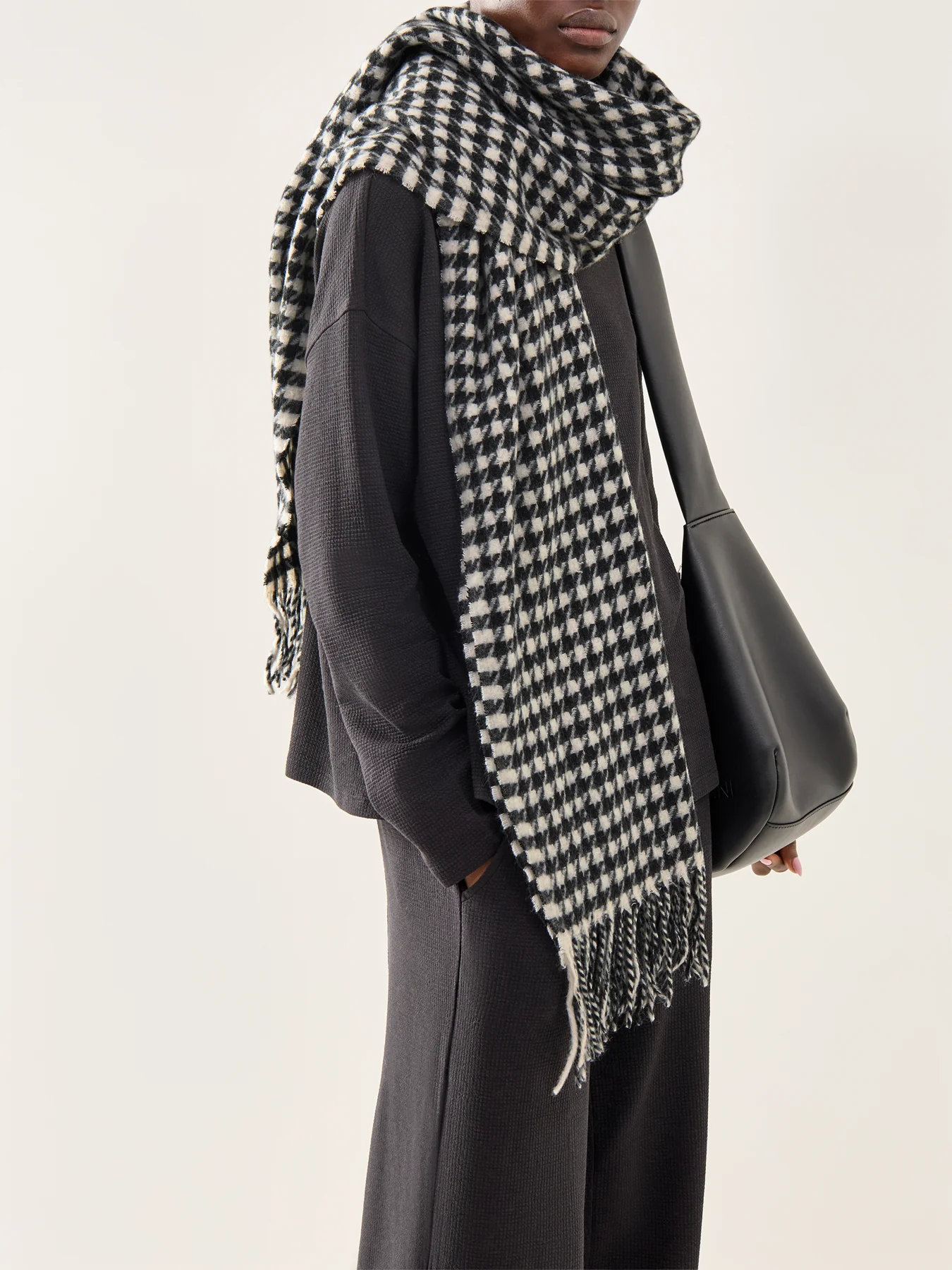 Jira Dogtooth Scarf Black - Image 2