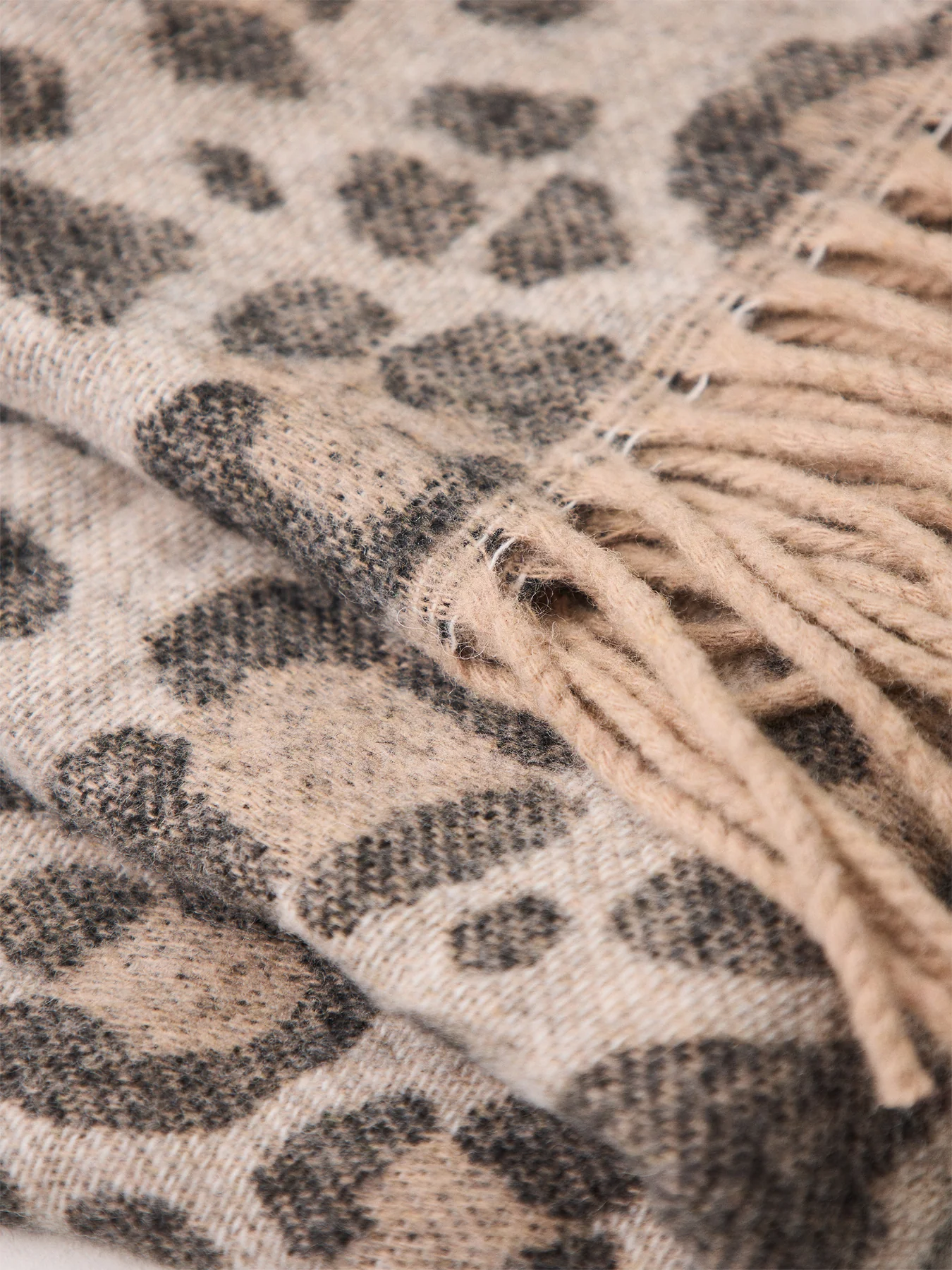 Jira Leopard Scarf Beige - Image 3