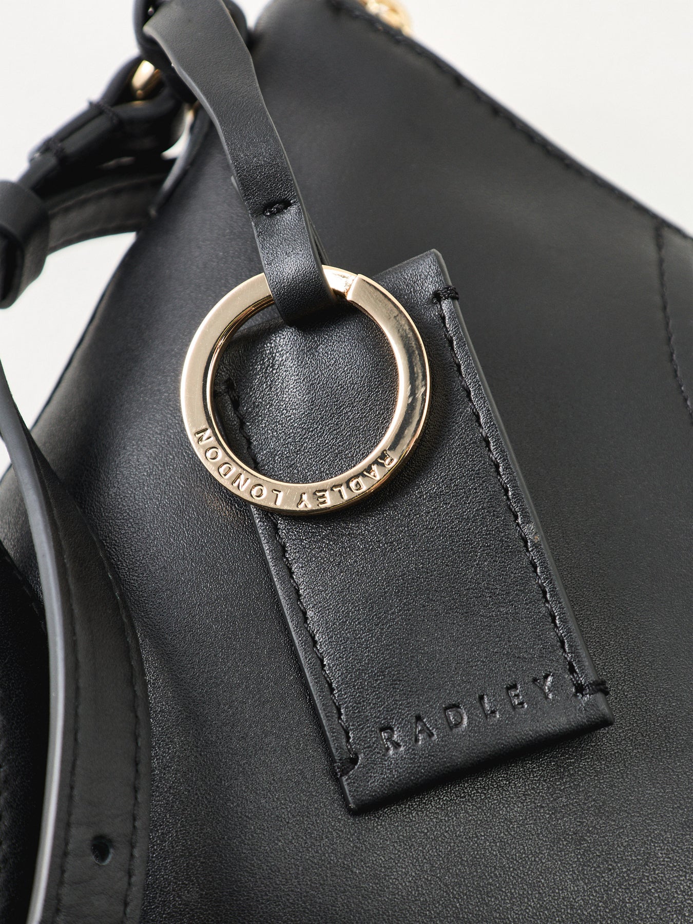 Pockets Medium Zip Top Crossbody Bag Black - Image 5