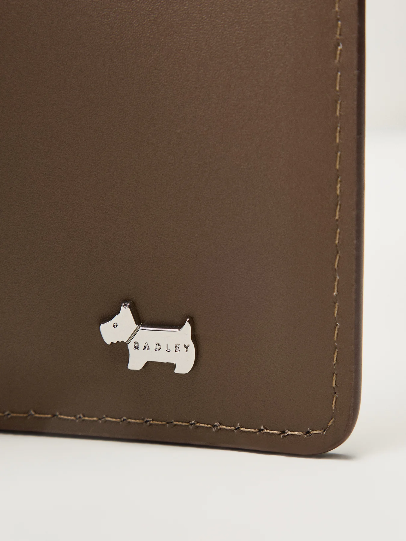 Pockets Small Trifold Purse Coffee - Image 3
