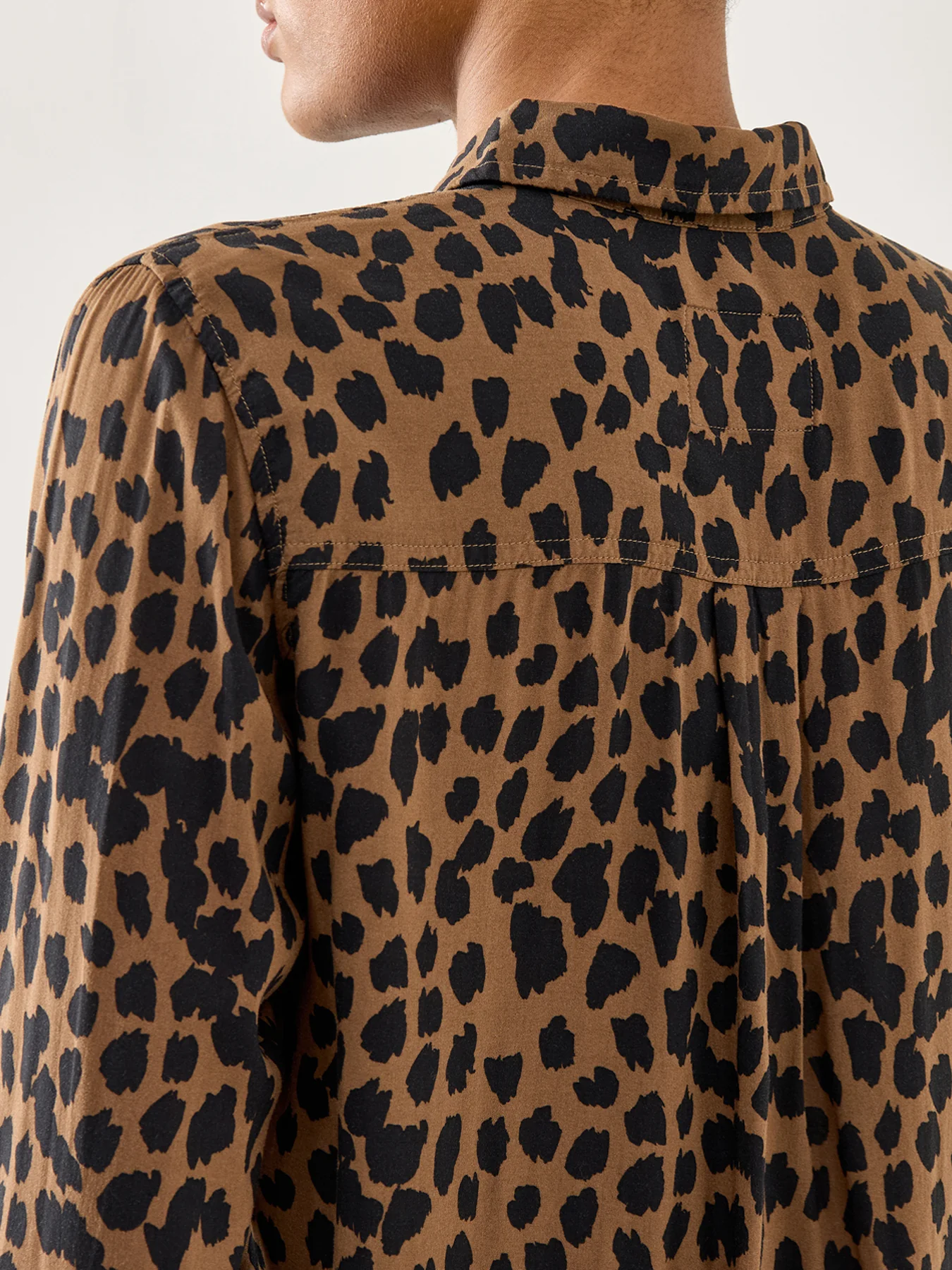 Josephine Shirt Leopard Print Brown - Image 3