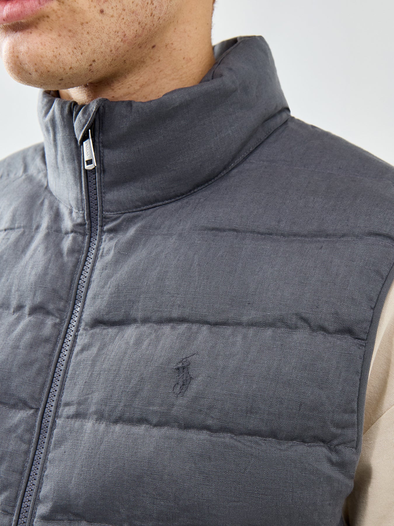 Light Puffer Linen Gilet Grey - Image 3
