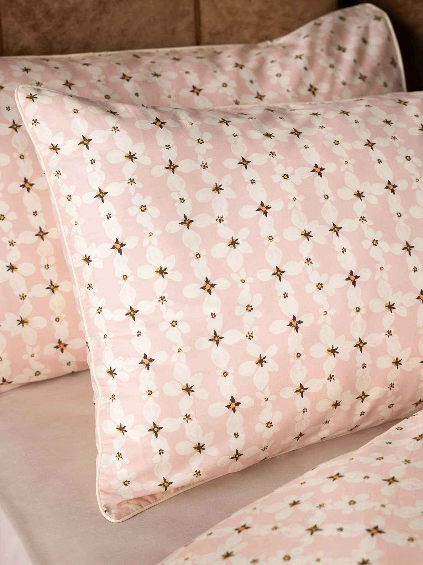 Translucent Daisy King Duvet Set Pink - Image 3