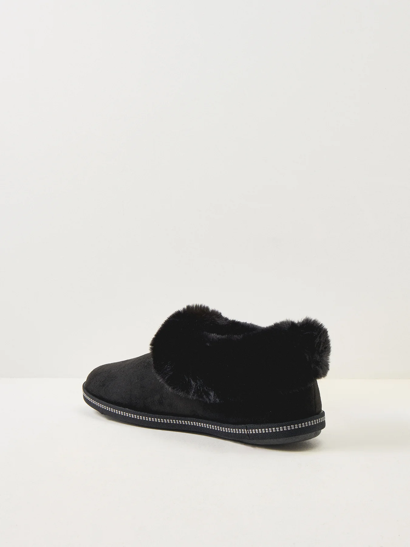 Cozy Campfire Slippers Black - Image 3