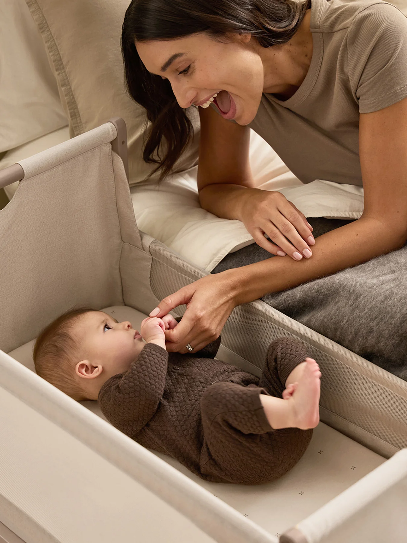 SnuzPod 5 Bedside Crib White - Image 6