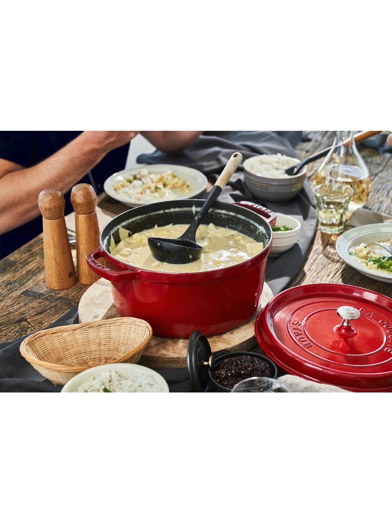 28cm Round Cocotte - Image 5