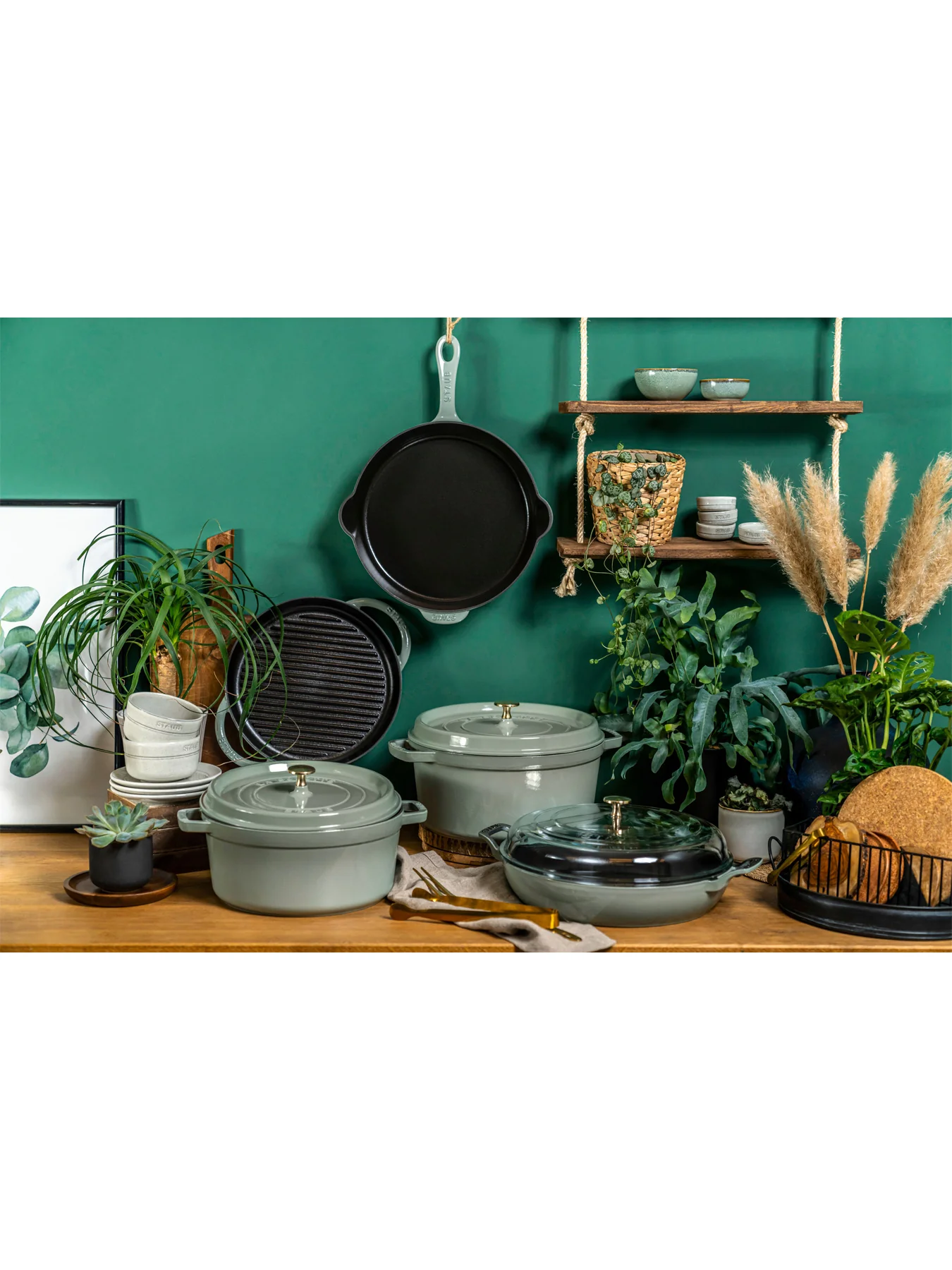 Round Cast Iron Cocotte Eucalyptus 20cm - Image 7