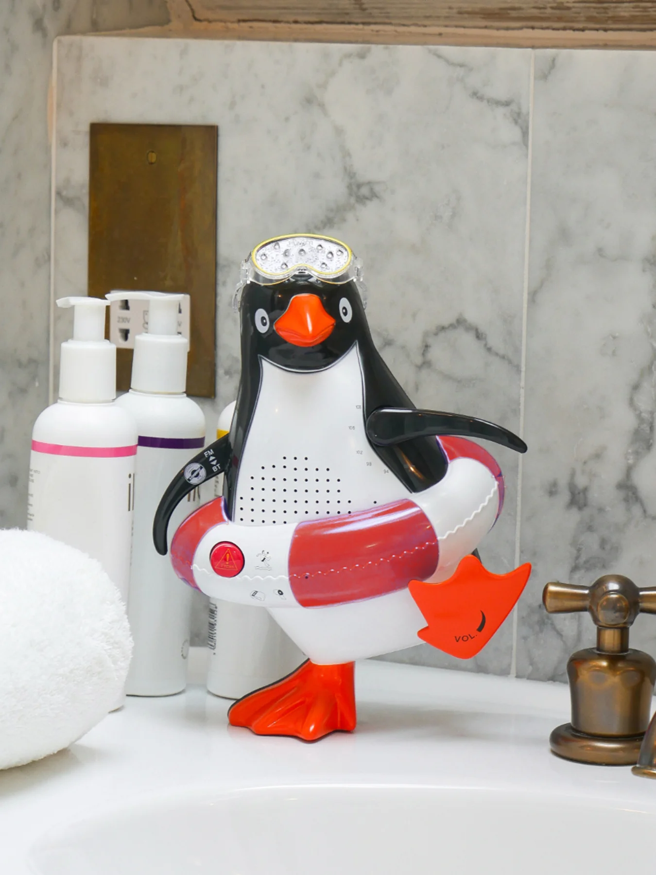 Penguin Shower Radio and Speaker Red - Image 2