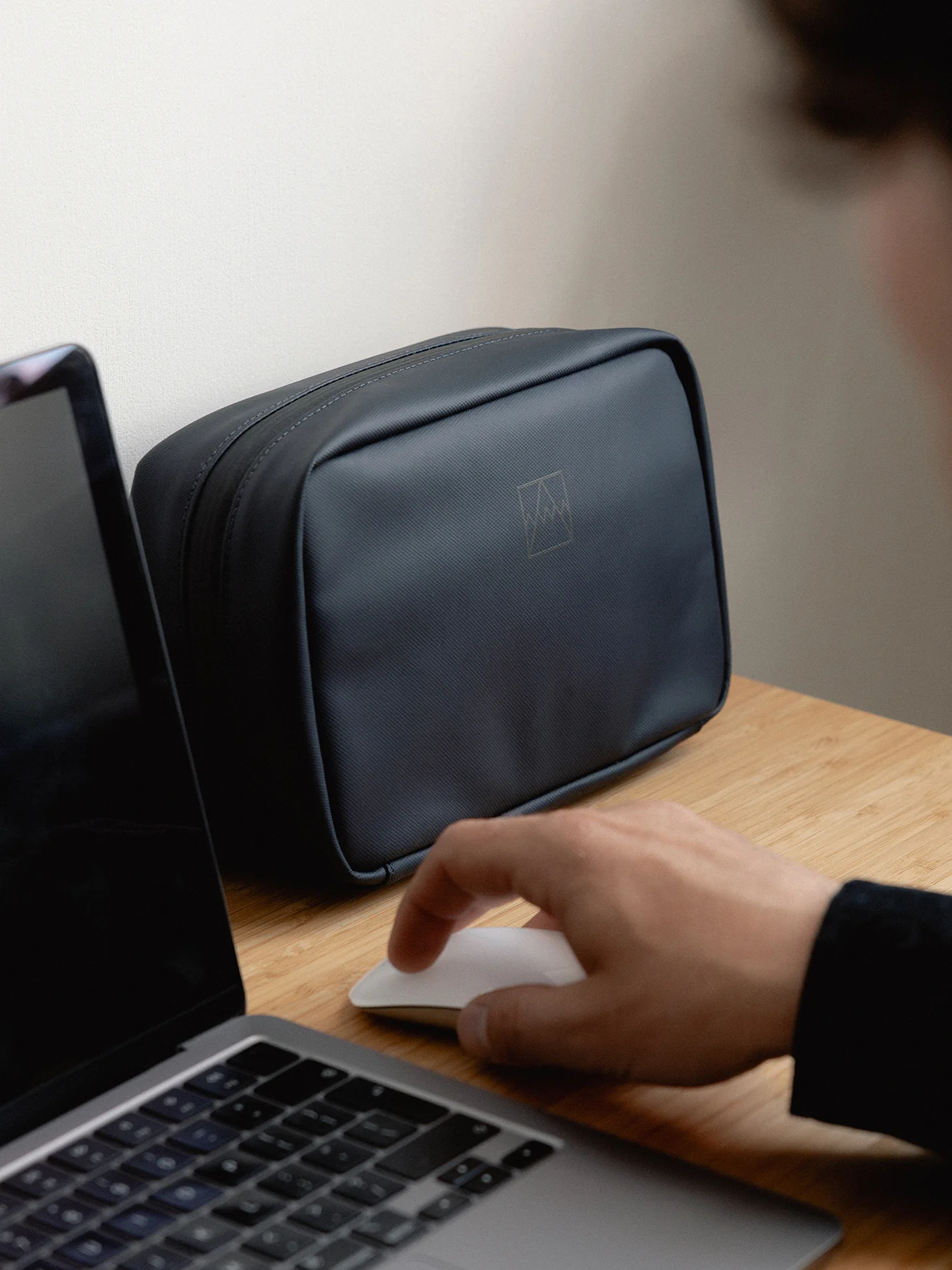Tech Bag Midnight - Image 2