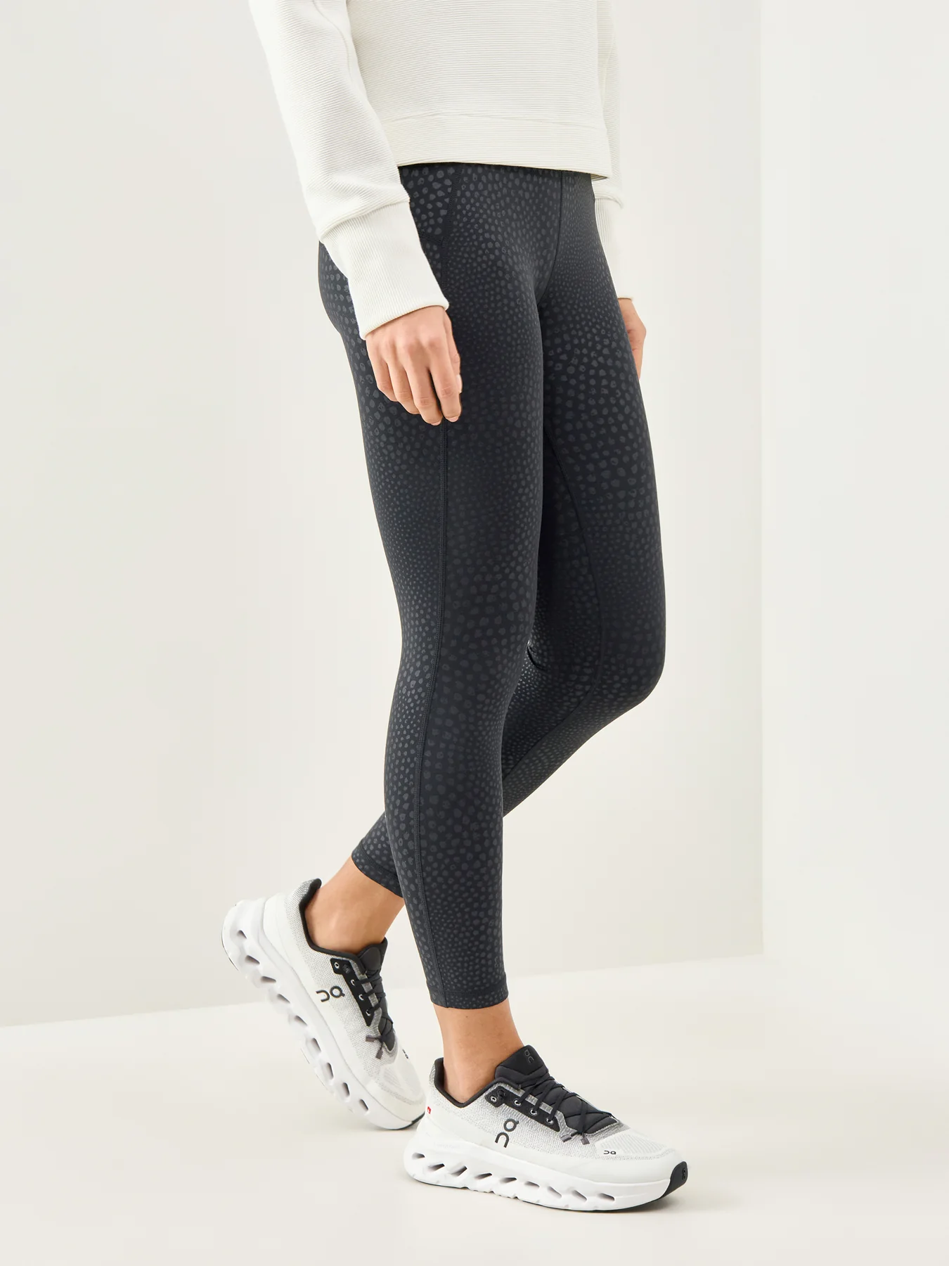 All Day 7/8 Embossed Leggings Black - Image 4