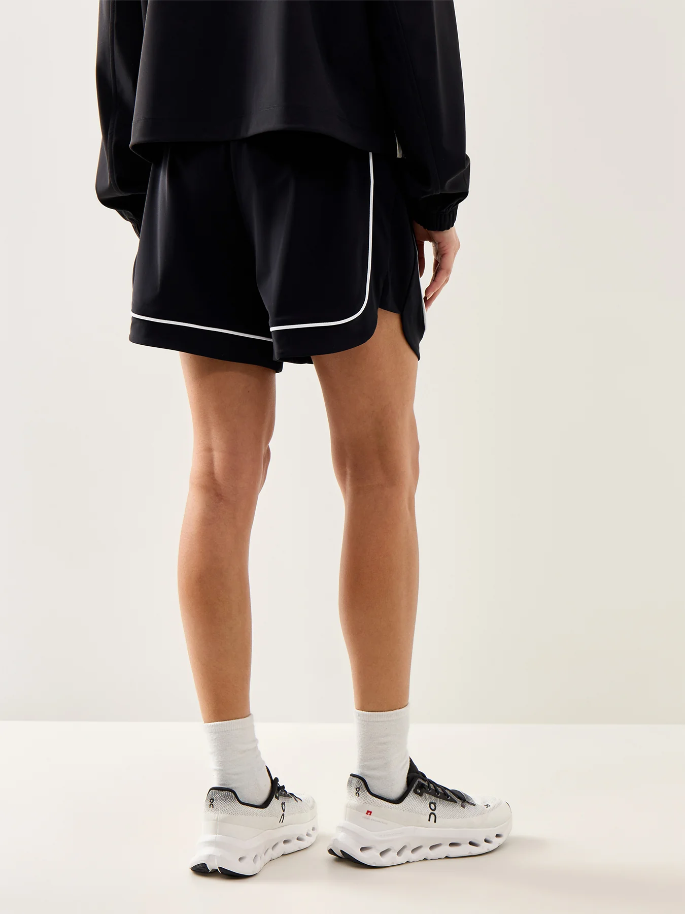 Explorer Track Piped Short Black - Image 5