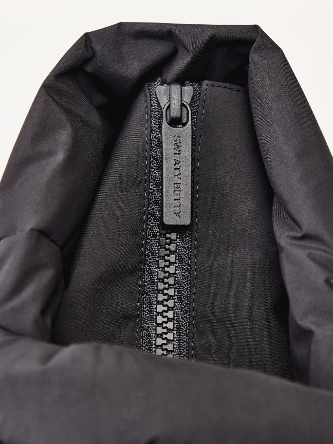 Nimbus Mini Cloud Bag Black - Image 5