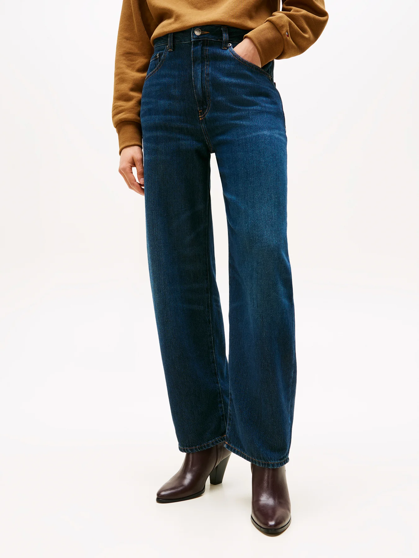 Mid Rise Relaxed Barrel Leg Jeans Light Denim - Image 2
