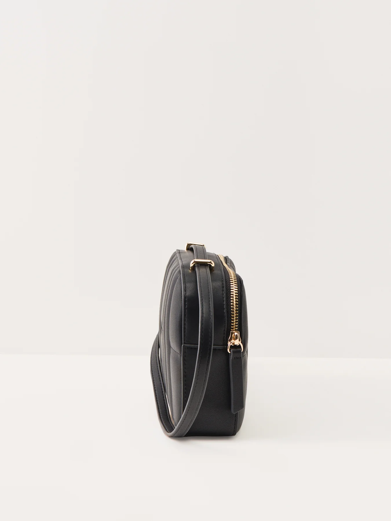 Feminine Convertible Camera Bag Black - Image 4