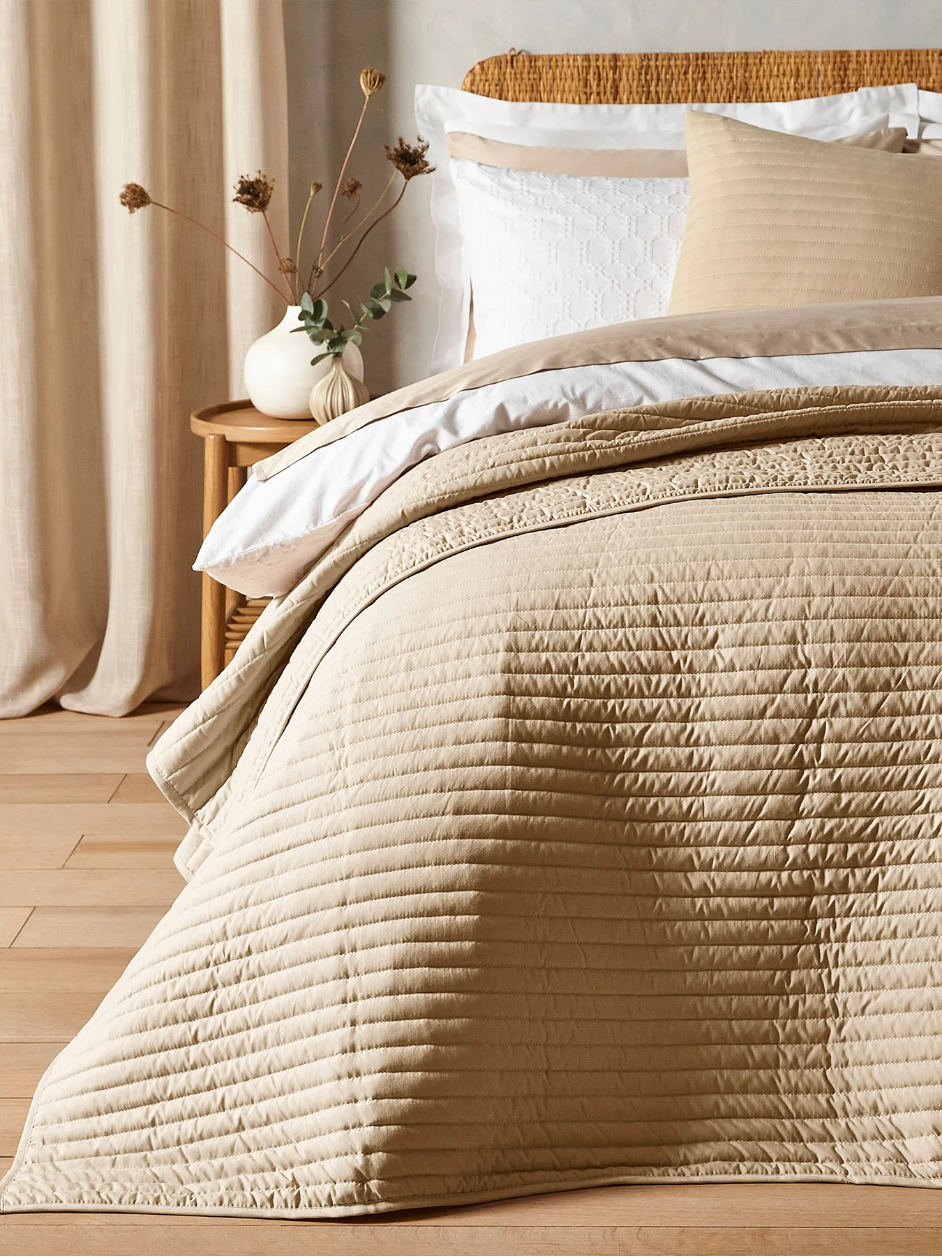 Quilted Bedspread 220x230cm - Image 3