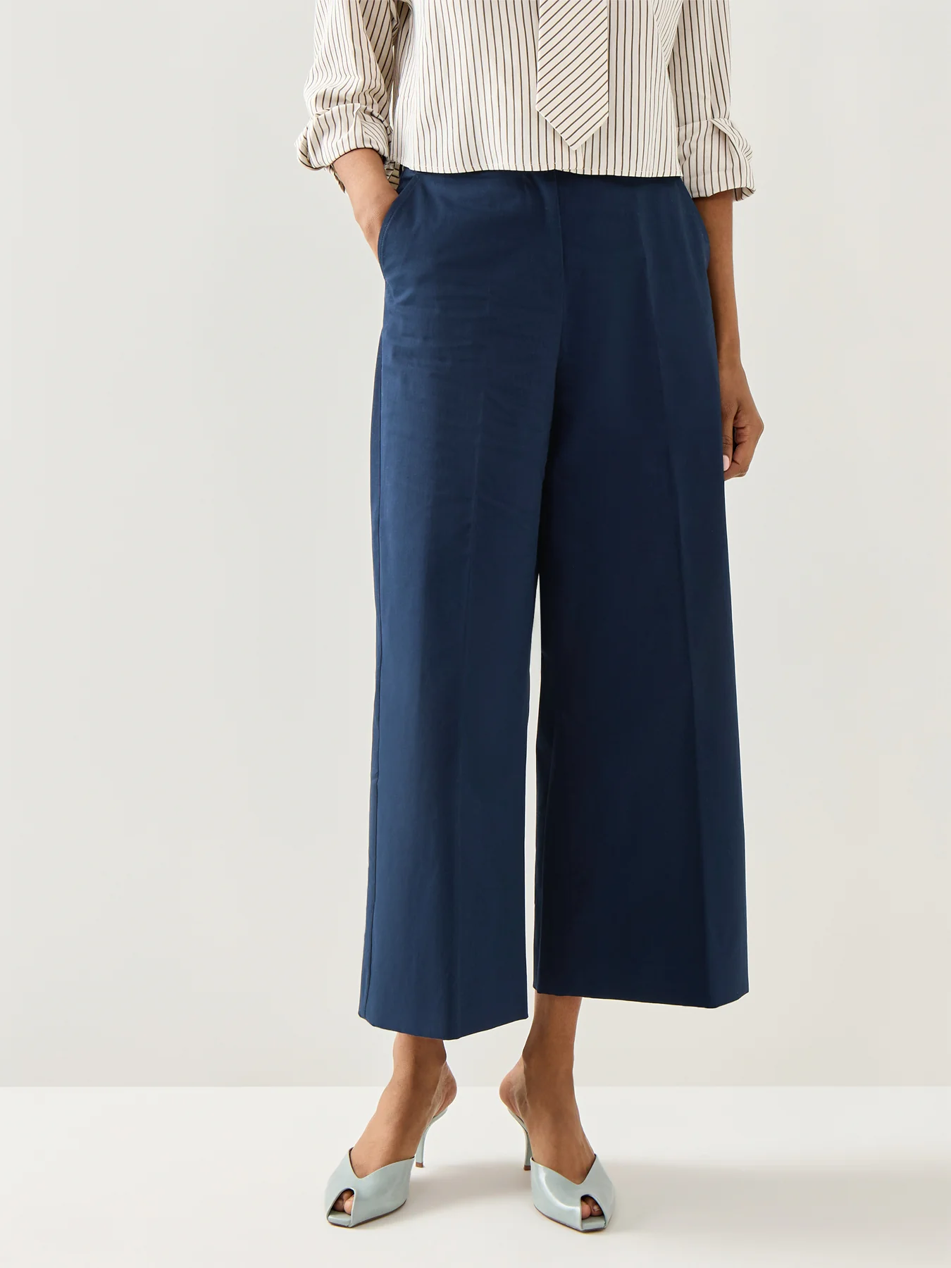 Urial Tailored Wide Leg Cropped Trouser Blue - Image 4