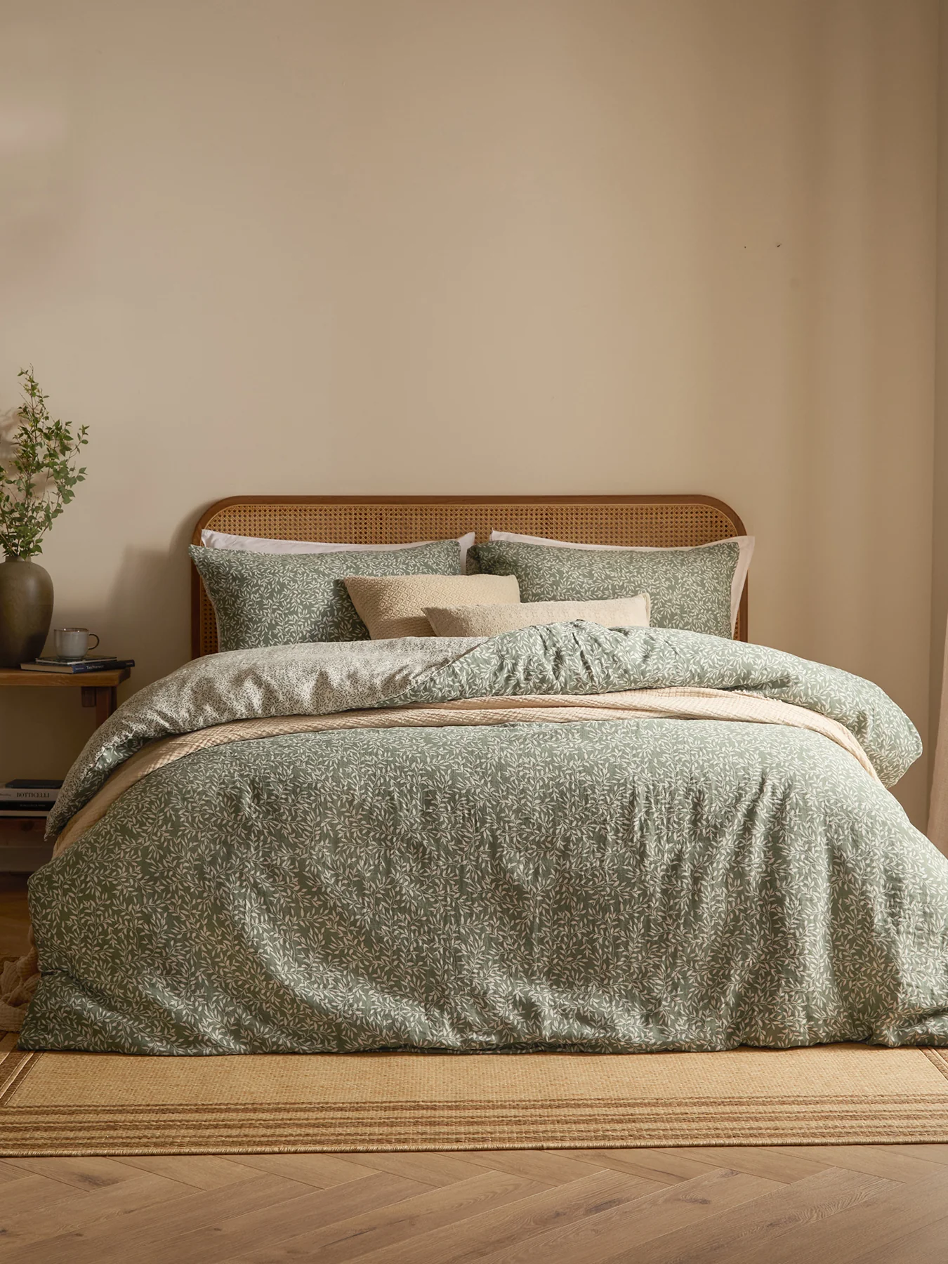 Perrie Leaf Pattern Duvet Cover Collection