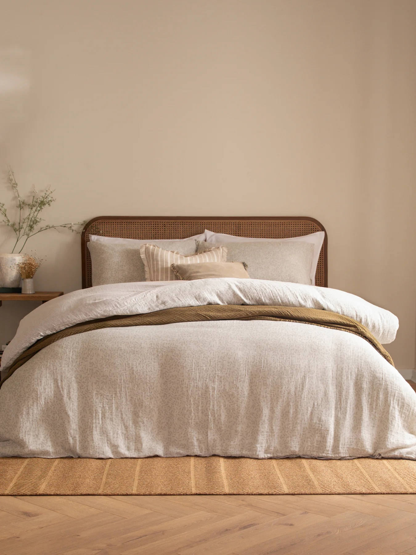 Perrie Leaf Pattern Duvet Cover Collection